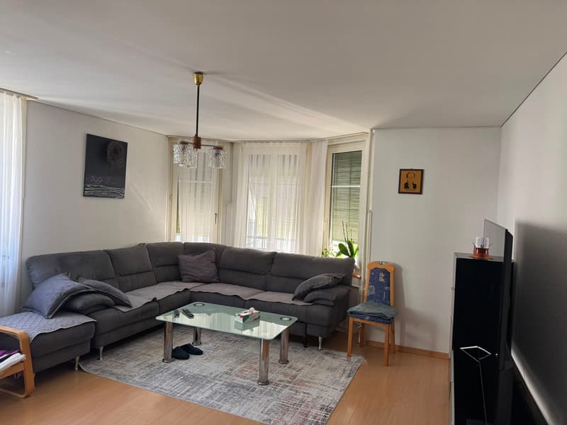 Grosszügige 4.5_Zimmerwohnung an zentraler Lage (3)