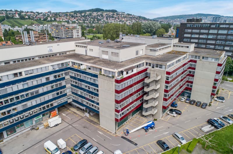 Helle und grosszügige Gewerbe-/Bürofläche an zentraler Lage (1)