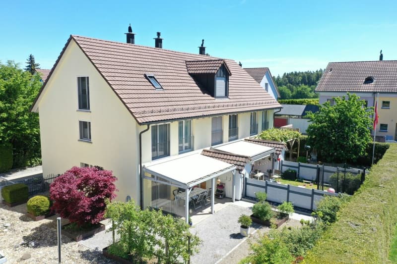 Idyllisches Familienwohnen im Grünen: Gepflegtes 5.5-Zimmer-Eck-Reihenhaus (1)