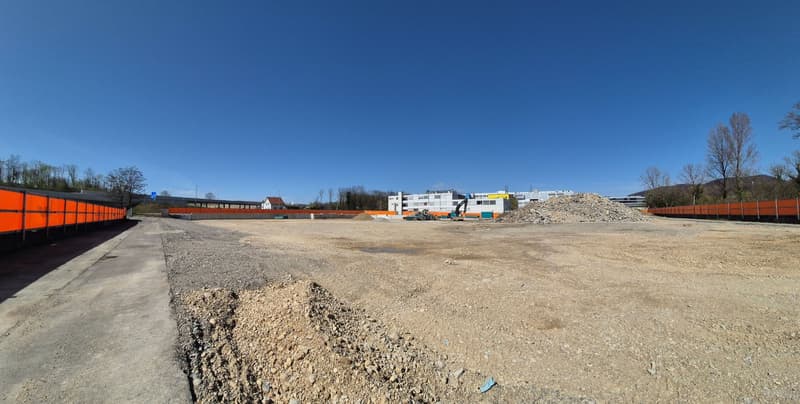 External storage area (up to 5,000m²) directly on the highway (2)