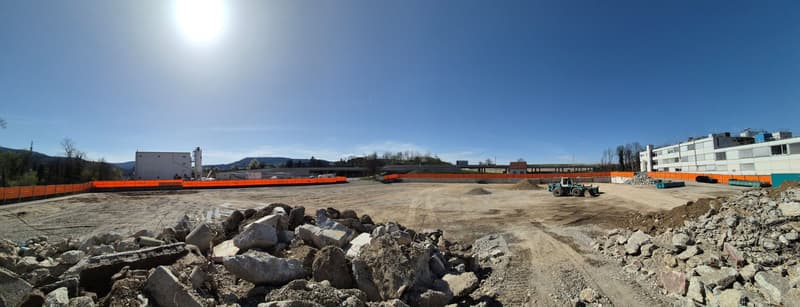 External storage area (up to 5,000m²) directly on the highway (1)