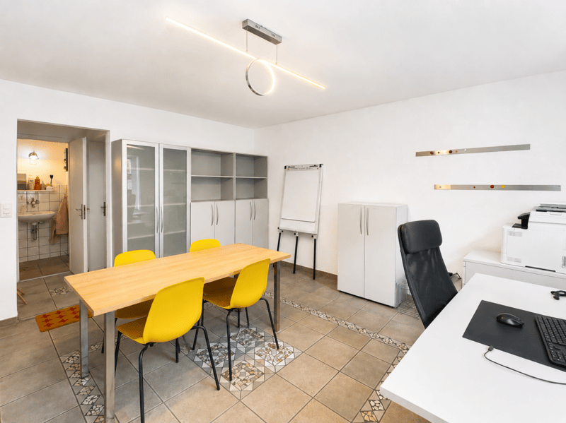 Ufficio centrale nel cuore del vecchio Liestal - ideale come ufficio singolo o posto di lavoro esterno. (2)