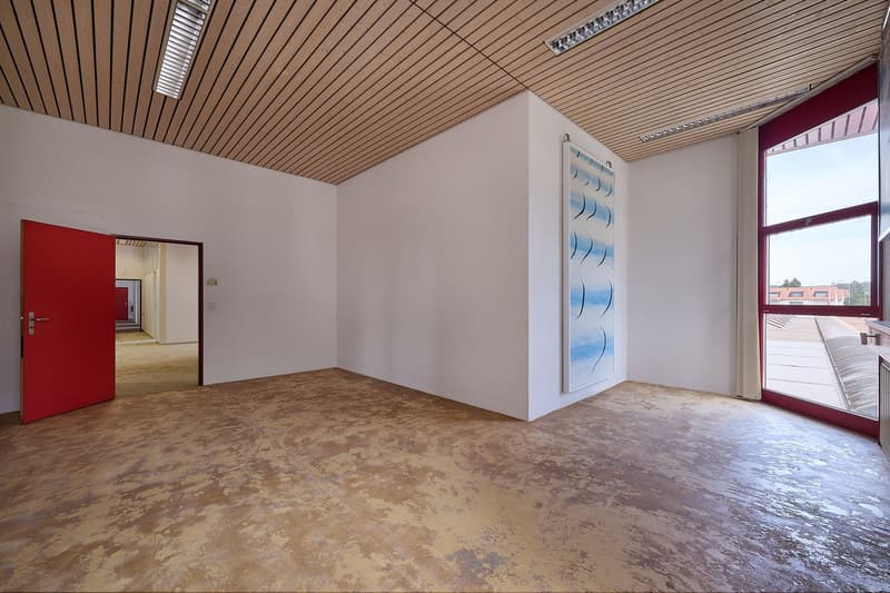 Entrepôt avec bureaux - travail efficace (2)