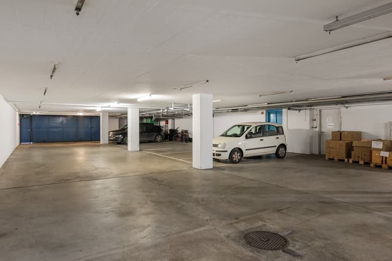 Sales area in prime traffic location (7)