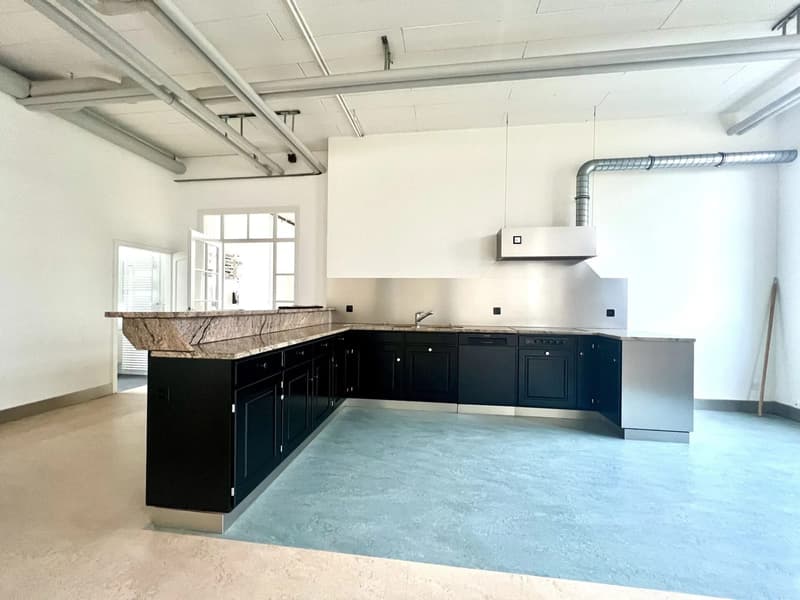 2.5-Zimmer-Loft mit 180 m² und offener Küche in Oberdorf mieten (1)
