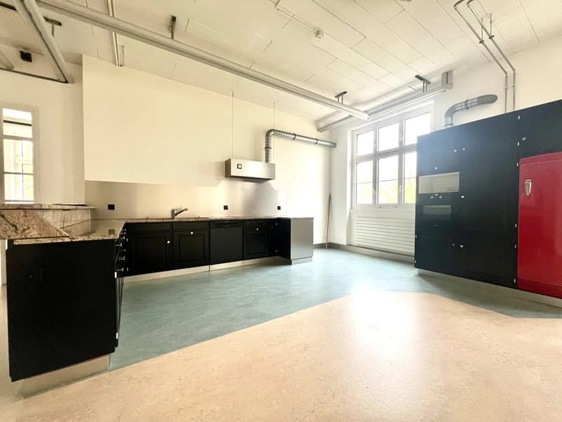 2.5-Zimmer-Loft mit 180 m² und offener Küche in Oberdorf mieten (6)