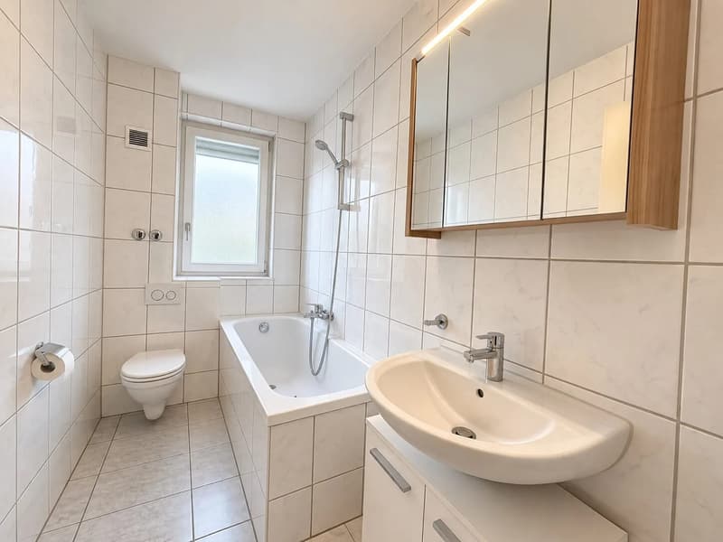 Helle 3.5-Zimmer-Wohnung mit Balkon in Oberwil mieten (4)