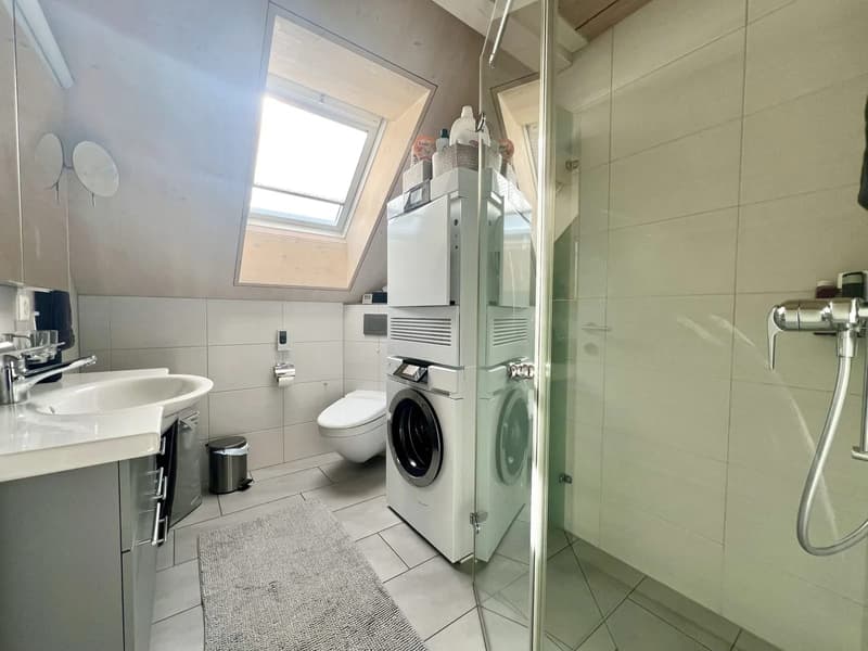 2.5-Zimmer-Maisonette mit Balkon und Blick ins Grüne in Buus (6)