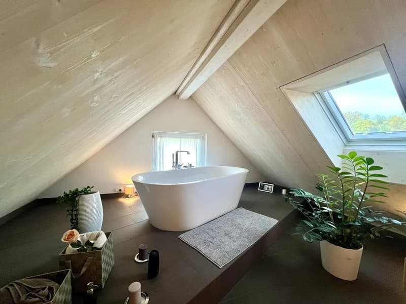 2.5-Zimmer-Maisonette mit Balkon und Blick ins Grüne in Buus (3)