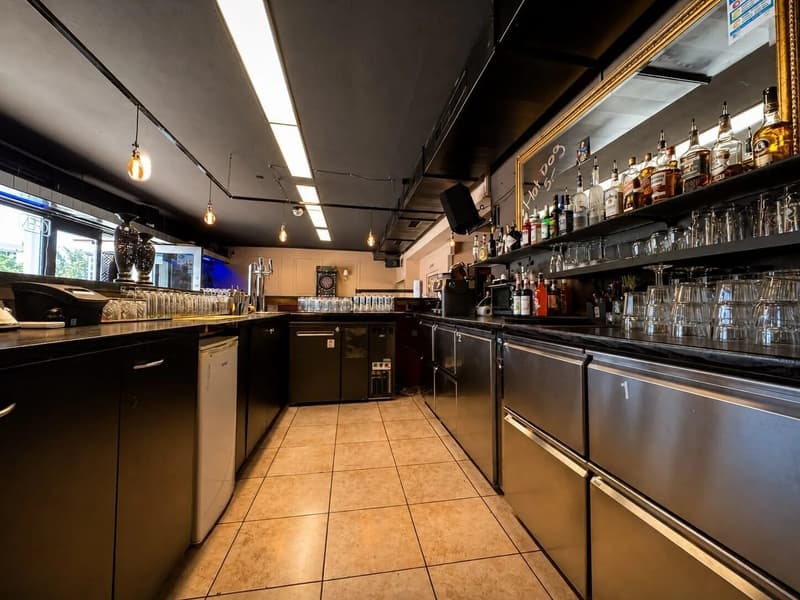 Gastrolokal mit Bar und Terrasse in Reinach AG mieten (4)