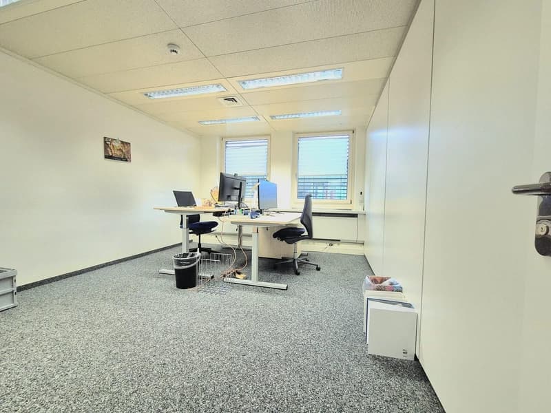 Büro mit 9 Räumen und 211 m² nahe Bahnhof Aarau mieten (2)