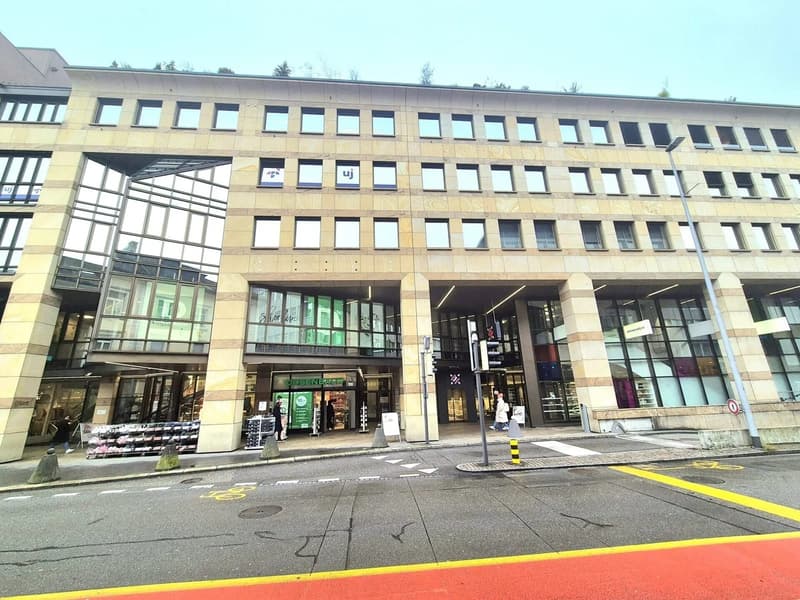 Büro mit 9 Räumen und 211 m² nahe Bahnhof Aarau mieten (3)