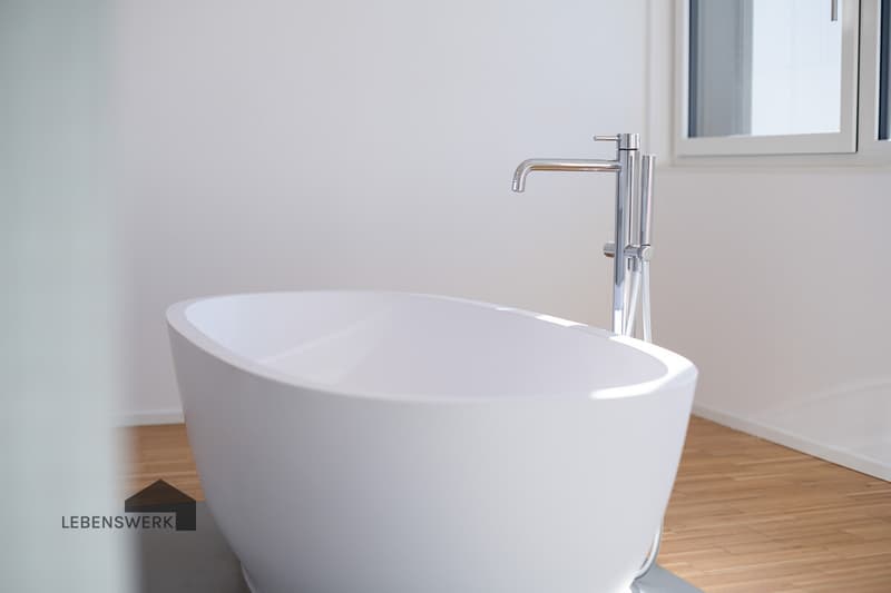 Minimalistischer Luxus. Ihre freistehende Wanne
