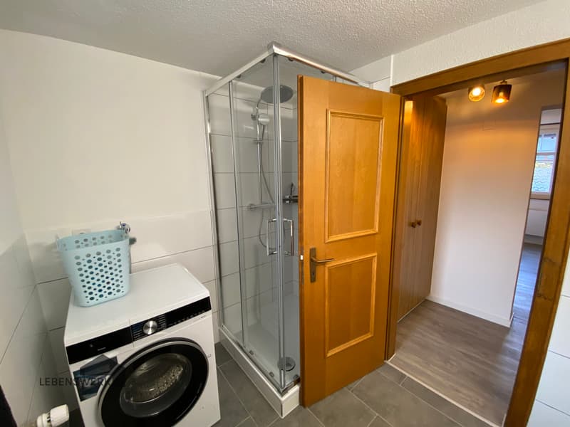 ...mit Waschmaschine und Tumbler