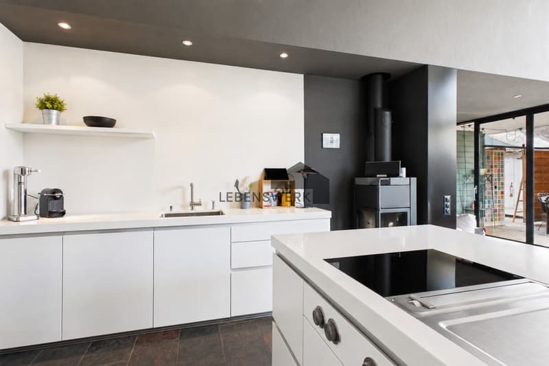 Zusätzliche Arbeitsfläche sorgt für viel Platz beim Kochen und Vorbereiten.