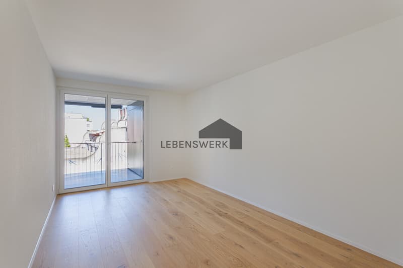 Helles Schlafzimmer 1 mit direktem Balkonzugang ein stilvoller Rückzugsort zum Wohlfühlen.
