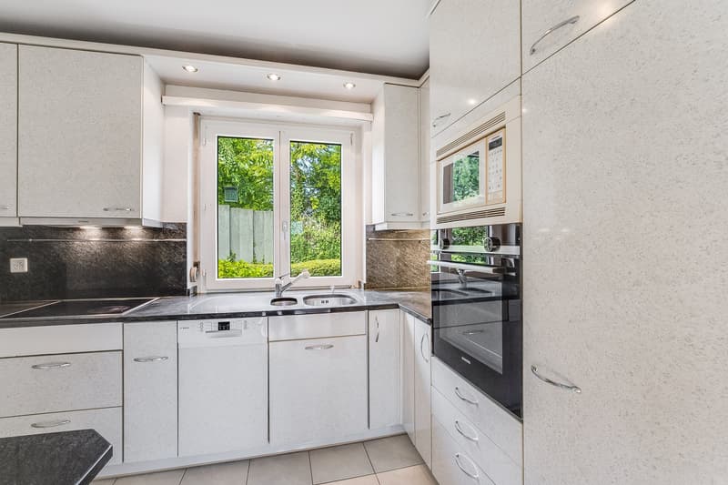 Well-maintained semi-detached house with garden, heat pump, PV system, and views (8)