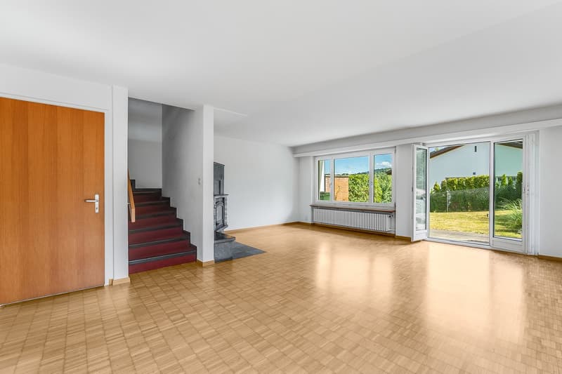 Well-maintained semi-detached house with garden, heat pump, PV system, and views (5)