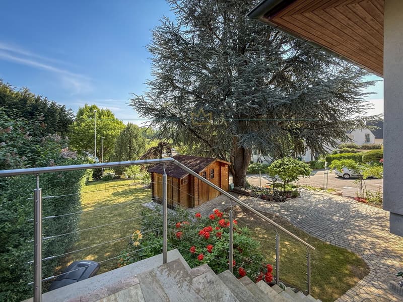 7.5-Zimmer-Einfamilienhaus mit Solaranlage, Einliegerwohnung und traumhaften Garten (16)