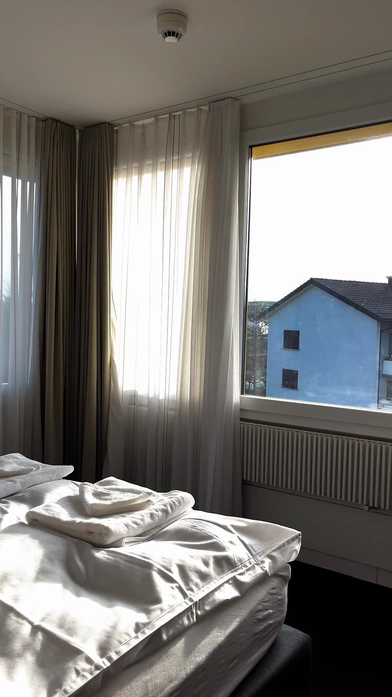 Sky Suite Glattbrugg mit Balkon, Aufenthalt 60 bis 89 Nächte (2)