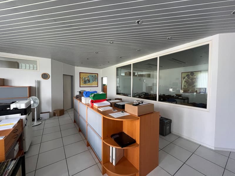 Spacious 4.5-room office space in the heart of Bülach (3)