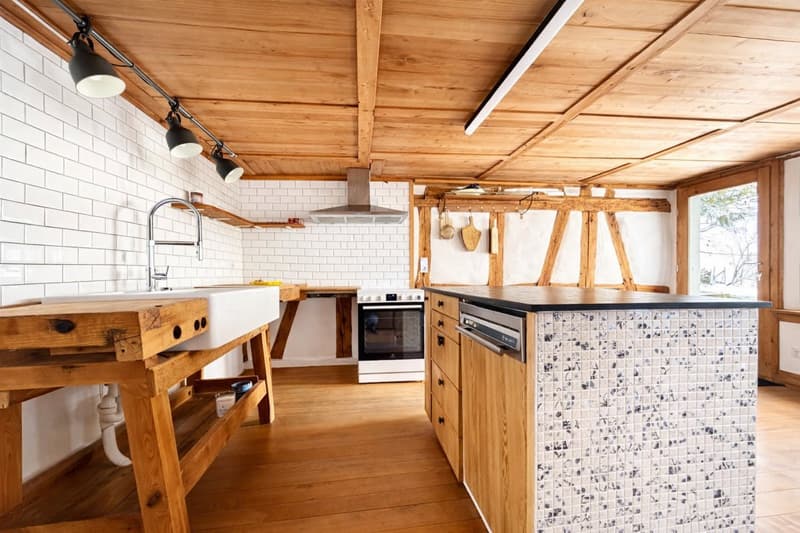 Disponibile temporaneamente: Affascinante casa colonica di 5,5 locali in una posizione tranquilla a Horgen (3)