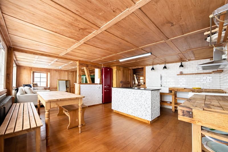 Disponibile temporaneamente: Affascinante casa colonica di 5,5 locali in una posizione tranquilla a Horgen (2)