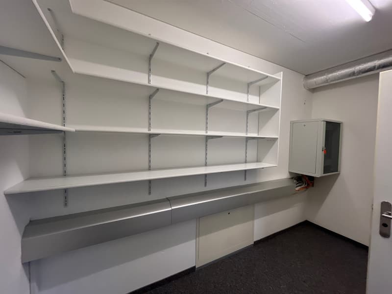 Uffici in affitto al 3° piano di una proprietà commerciale (40)