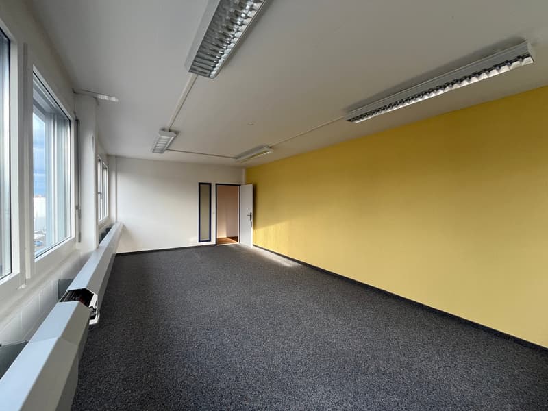 Uffici in affitto al 3° piano di una proprietà commerciale (12)