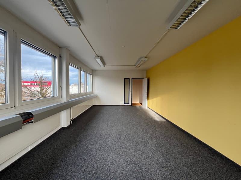 Uffici in affitto al 3° piano di una proprietà commerciale (11)