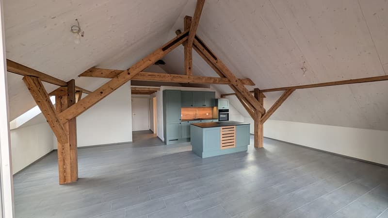 open kitchen, wooden beams, gray tiles, gray cabinets, black countertop, modern appliances