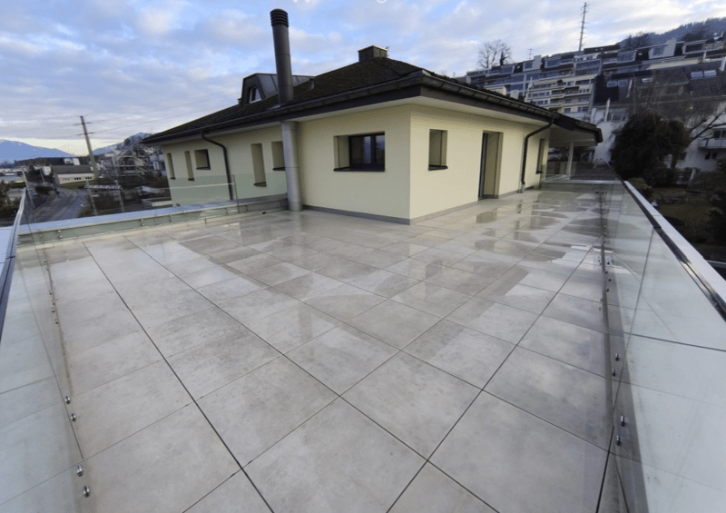 Grosszügige 5.5-Zimmer-Wohnung mit Balkon und Garage in Altendorf (2)
