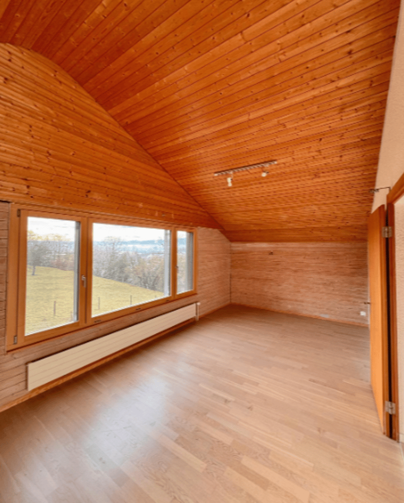 Espaces T de pratique dans une grande maison verte et centrale (2)