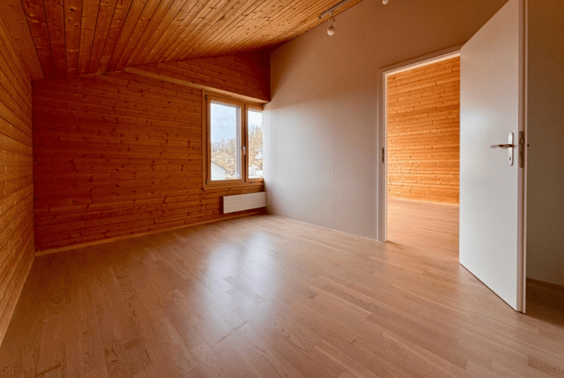 Espaces T de pratique dans une grande maison verte et centrale (7)