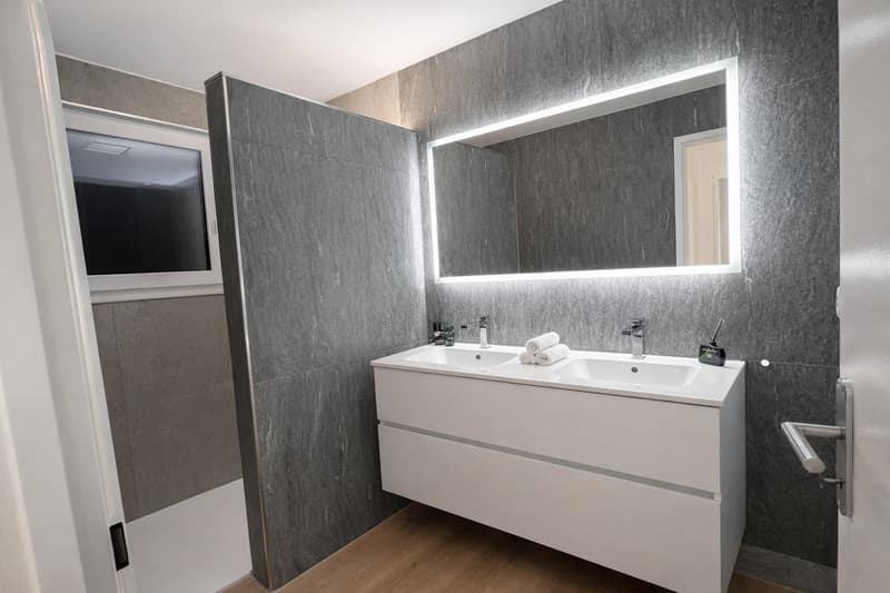 Appartement de 4,5 pièces rénové récemment, ensoleillé avec vue sur le lac et jardin privé (6)