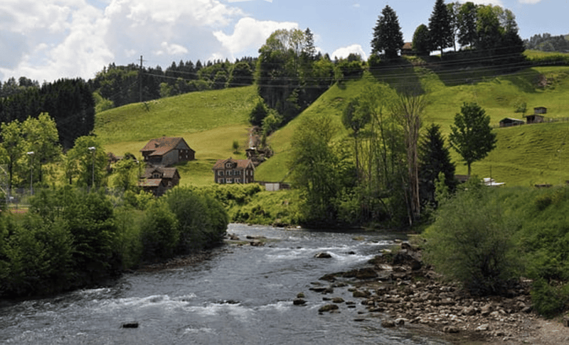 UNE MAISON AVEC DU CARACTÈRE – VIVRE DE MANIÈRE ÉLÉGANTE AU CŒUR DU TOGGENBURG (9)