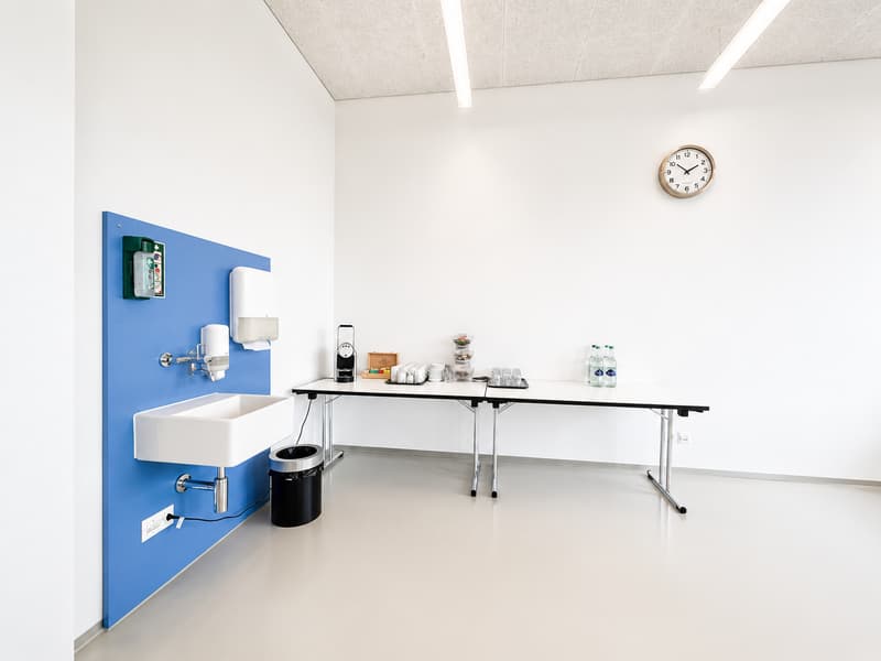Locale commerciale/ufficio luminoso in posizione centrale a Wohlen – disponibile immediatamente! (4)