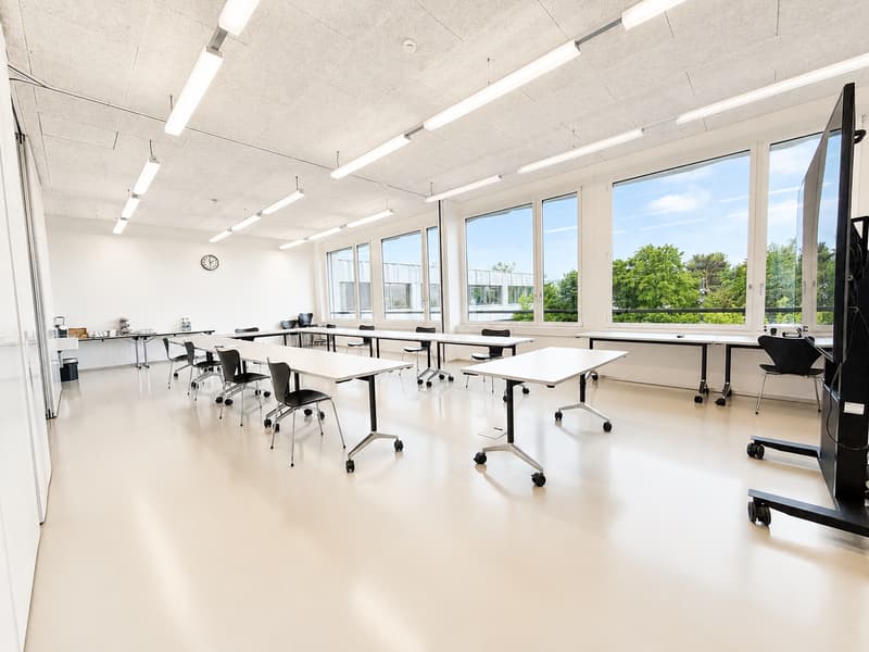 Locale commerciale/ufficio luminoso in posizione centrale a Wohlen – disponibile immediatamente! (2)