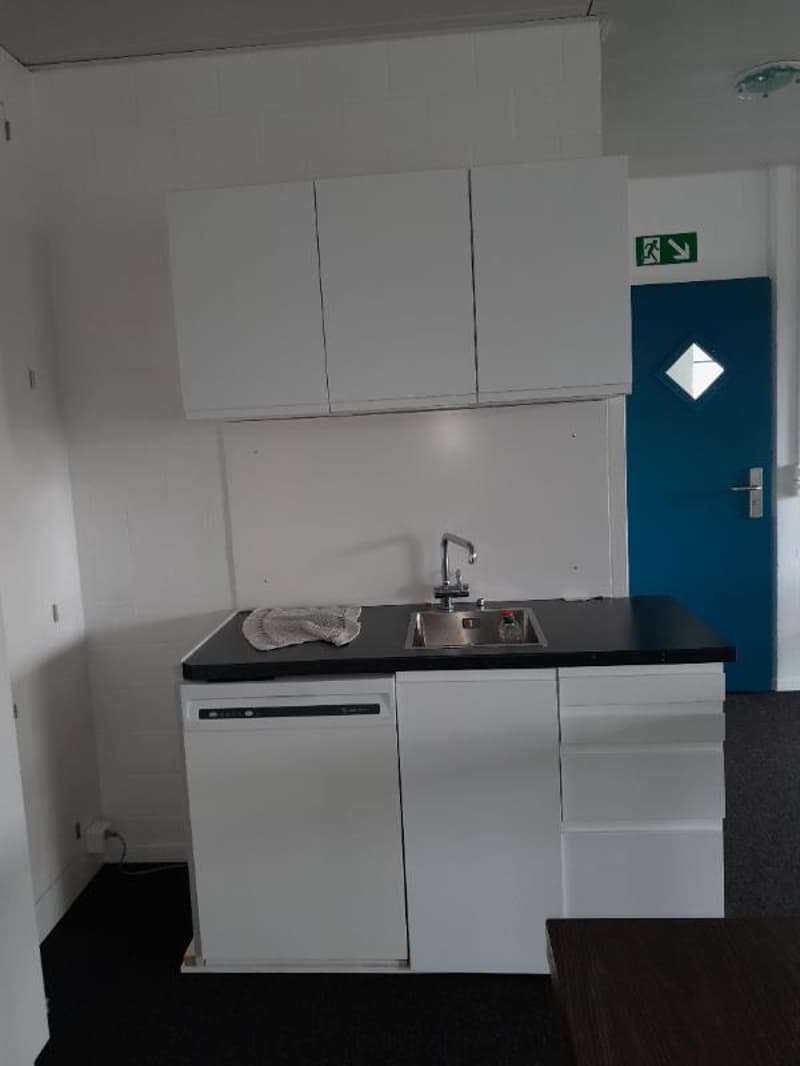 Modern 3-room office/practice rooms with sunny balcony in Wetzikon (2)