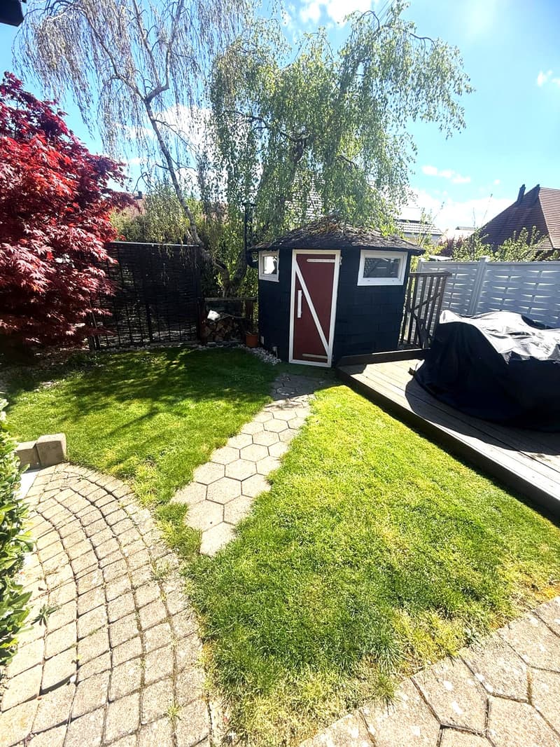 Grosszügiges Einfamilienhaus mit Pool, Wintergarten und vielseitigem Raumangebot (5)