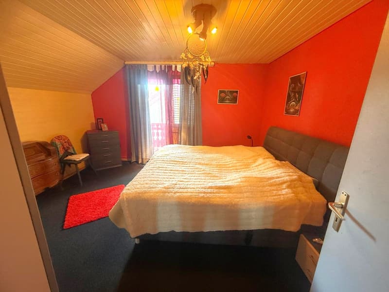 Grosszügiges Einfamilienhaus mit Pool, Wintergarten und vielseitigem Raumangebot (7)