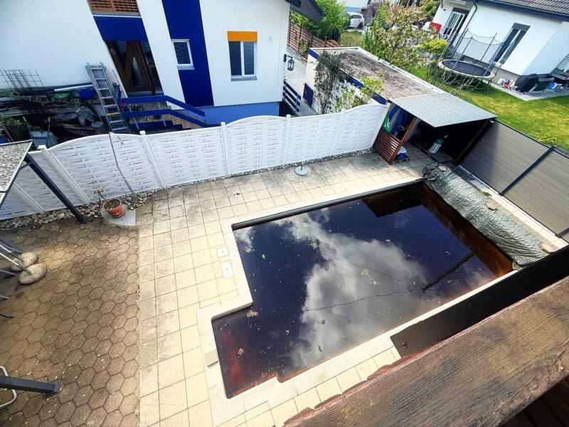 Grosszügiges Einfamilienhaus mit Pool, Wintergarten und vielseitigem Raumangebot (6)