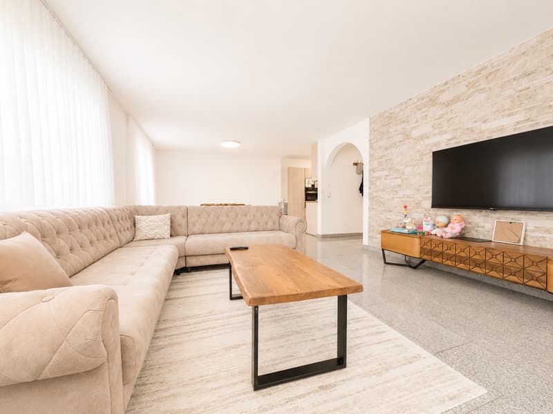 Rêve de maison avec balcon ensoleillé – Emouvrez, arrivez, sentez-vous bien (3)
