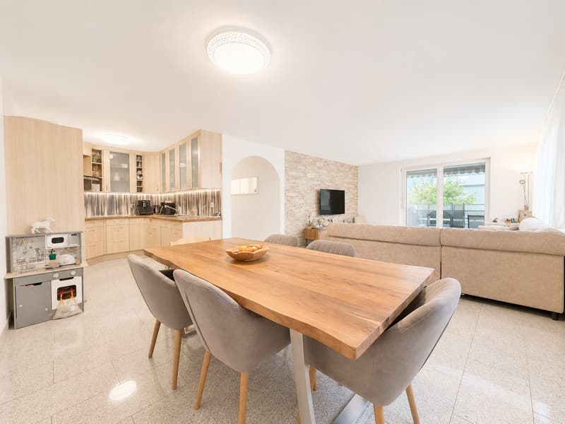 Rêve de maison avec balcon ensoleillé – Emouvrez, arrivez, sentez-vous bien (2)