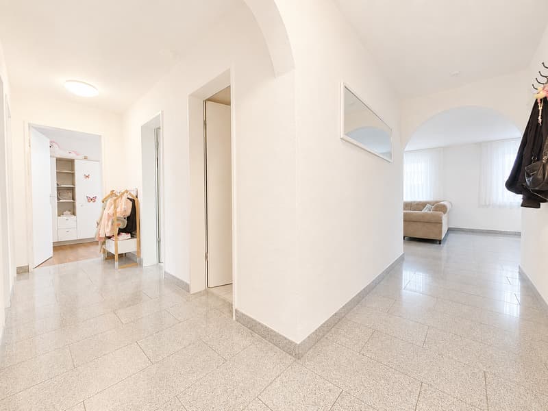 Rêve de maison avec balcon ensoleillé – Emouvrez, arrivez, sentez-vous bien (6)