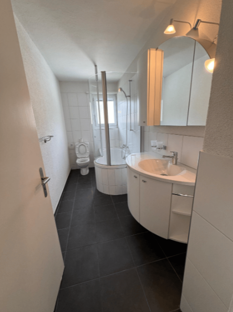 Charmante 4.5-Zimmer-Wohnung in sonnigem Wohnquartier Hinteregg (4)