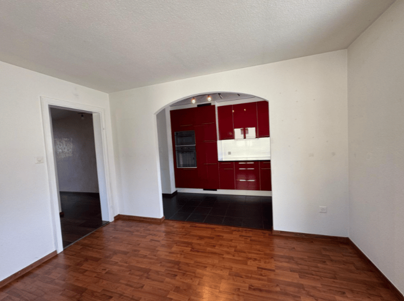 Charmante 4.5-Zimmer-Wohnung in sonnigem Wohnquartier Hinteregg (2)