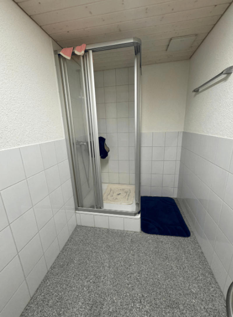 Vielseitiges 2-Zimmer-Atelier mit Parkplatz in Bülach mit viel Tageslicht (5)