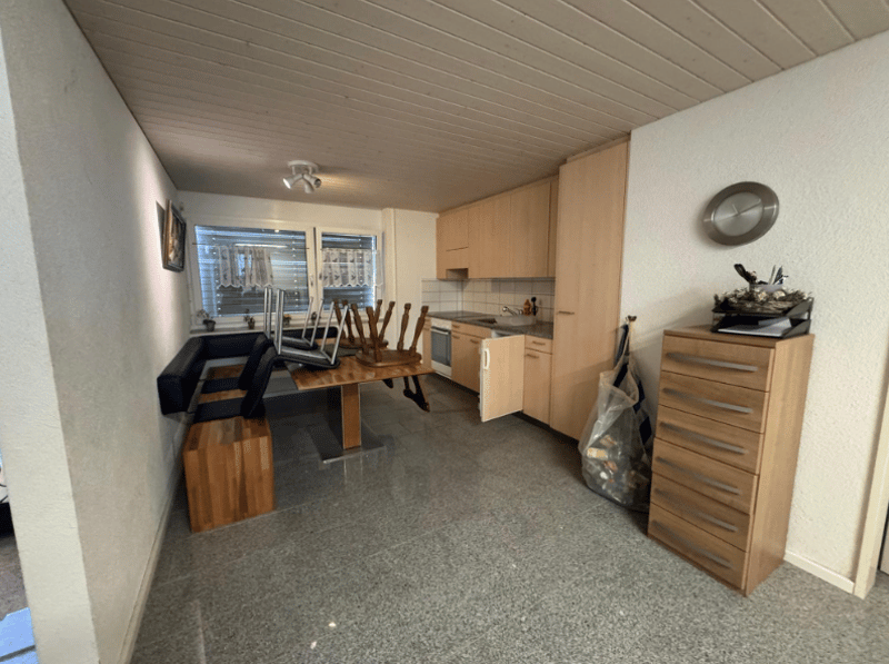 Vielseitiges 2-Zimmer-Atelier mit Parkplatz in Bülach mit viel Tageslicht (1)