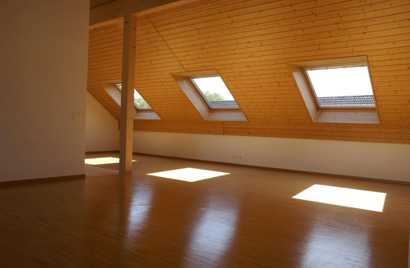 Modern 2.5-room attic apartment with terrace in Zollikon (3)